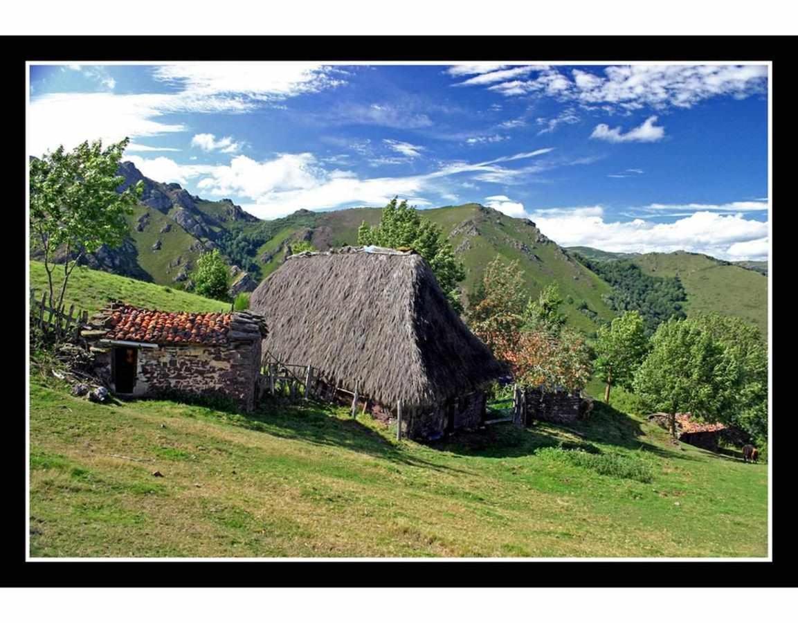 Orelleiru Casa Rural La Carrozal Senda Del Oso מראה חיצוני תמונה